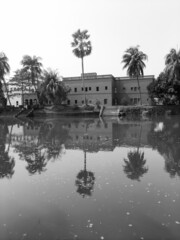 Obraz premium reflection in the water in the city