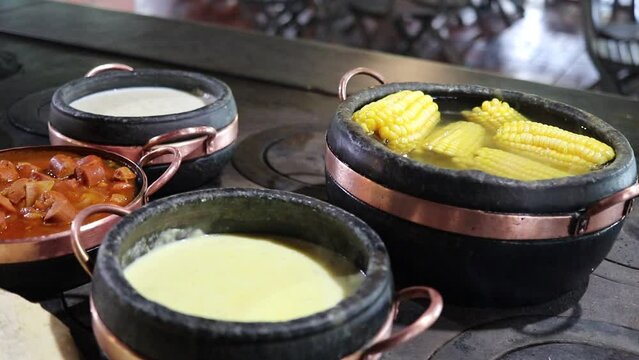 Milho na panela de pedra Cab&atilde;o