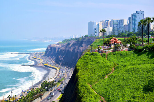 Ocean and coastline in Lima
