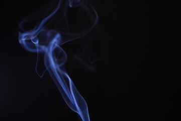 SMOKE IN LIGHT. SMOG ON BLACK BACKGROUND - 490160214