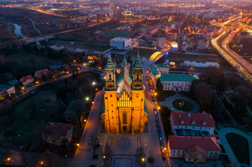 Poznań nocą Ostrów Tumski wyspa, katedra bazylika archikatedralna, kościół katolicki - obrazy, fototapety, plakaty