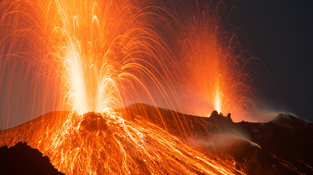 Heftige Vulkaneruptionen des Stromboli
