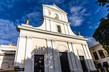 Low angle view of the Catedral Metropolitana Basiliica de San Juan BautistaSan Juan, Puerto Rico) - obrazy, fototapety, plakaty