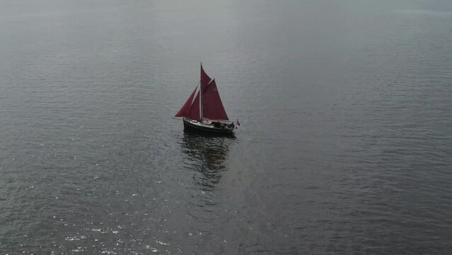 Sailing boat on a dutch lake in friesland.

Zeilboot op een nederlands meer in friesland