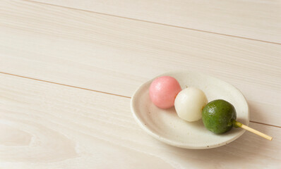 Three-color dumplings of Japanese sweets and copy space.  3色団子とコピースペース