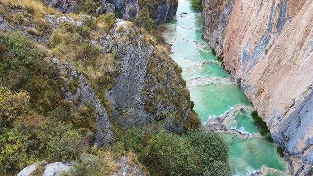 The best of Peru: Aguas Turquesas De Millpu in Ayacucho - V&iacute;ctor Fajardo