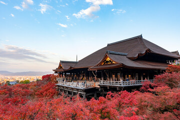 [京都]紅葉の清水寺舞台の風景