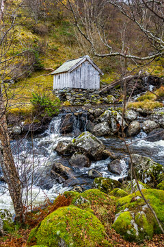 Vertical shot of a wooden hut in Ulsteinvik, Norway