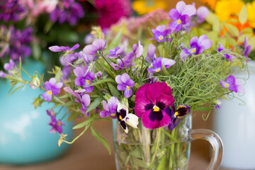 Fototapeta na wymiar bouquet of violets in a cup