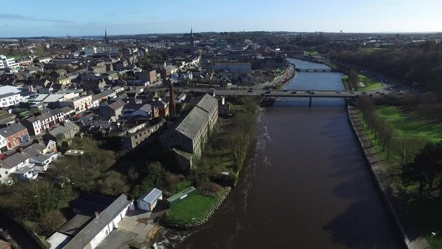 The river Boyne flowing through Drogheda, Co. Louth. It&rsquo;s a sunny day and the shot comes from a drone as it slowly pulls away in reverse from the Irish town.