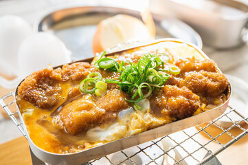 メスティンの蓋で作ったカツとじ