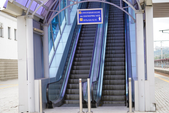 A sign with the inscription platform number 1.
