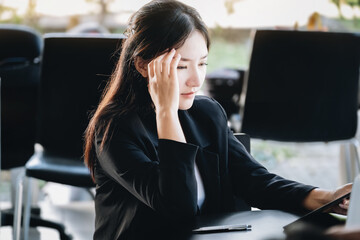 Fototapeta na wymiar Concept Burnout Syndrome. Business Woman feels uncomfortable working. Which is caused by stress, accumulated from unsuccessful work And less resting body. Consult a specialist psychiatrist.