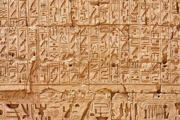 Fototapeta na wymiar Egyptian hieroglyphs in Karnak, Luxor, Egypt