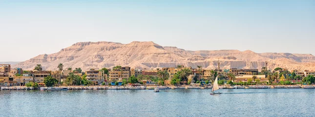 Foto op Plexiglas The Nile river viewed from the city of Luxor, Egypt © Stockbym