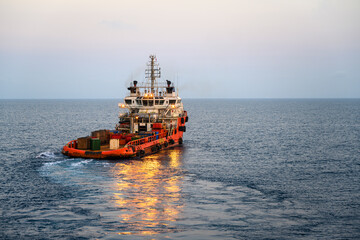 Sea tow in the high sea