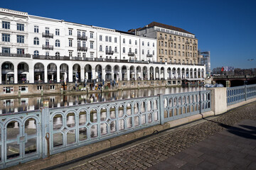 Kleine Alster Hamburg sonnig entzerrt