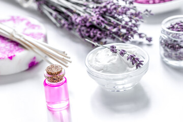 Obraz na płótnie Canvas lavender flowers in organic cosmetic set on white background