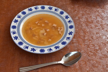 пасхальная весенняя композиция из солнышка и яйцо и вербы