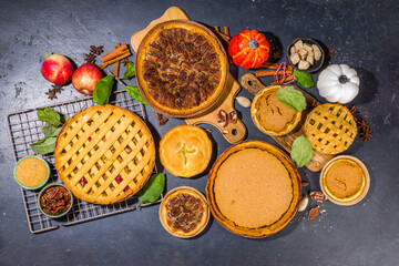 Set variety fall seasonal pies