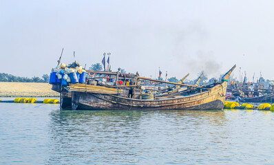 Fototapeta na wymiar Photo of Industrial fishing boat. Fishing boat in the sea. The fishing industry in India. Indian traditional fishing boat.