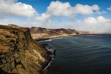 Obraz premium Coastline in Dyrholaey Peninsula in South Iceland in a sunny day