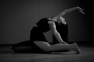 Beautiful modern ballet dancer on tiptoe posing in studio. Extreme flexibility.