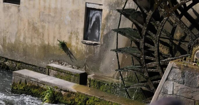 Particolare della ruota del mulino ad acqua