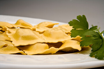 Closeup de rabiolis crudos