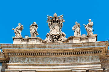 Obraz premium Statues in Saint Peter's Square in the Vatican city, Rome, Italy 