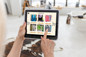 Fototapeta na wymiar Woman shopping for clothes online. woman using tablet