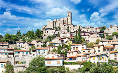 Obraz premium Rural village located on top of a hill