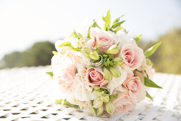 Hochzeit Brautstrauß mit rosa Rosen am Strand