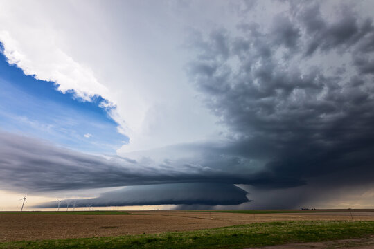 Supercell storm clouds in Kansas
