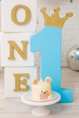 White bear smash cake for birthday