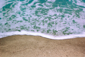 Fototapeta na wymiar Beach and the foaming waves of the sea are blurry.