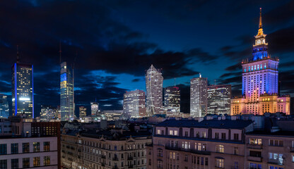 Warszawa, panorama, centrum, śródmieście, 2022 r. 
Nocny widok na centrum miasta, wysoka...