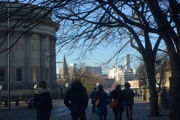 Obraz premium people walking in the city