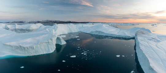 icebergs floating on the sea from aerial point o f view in panoramic © Cavan