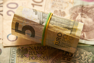  pięć euro 