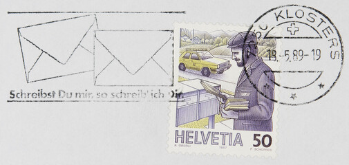 briefmarke stamp schweiz helvetia swiss switzerland briefumschlag envelope slogan werbung briefträger postman postbote lila purple klosters