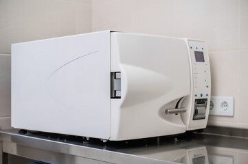 Autoclave for sterilization of instruments