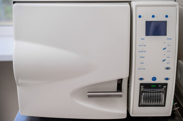 Autoclave for sterilization of instruments