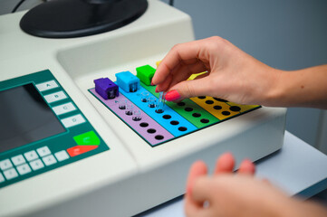 Device for measuring the coagulation properties of blood