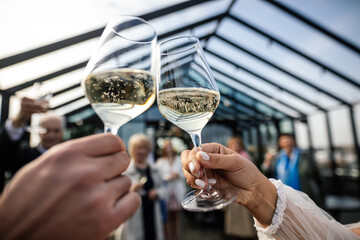 couple toasting two glasses of champagne