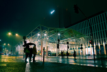 Łódź centrum w nocy mgliście światła miejskie