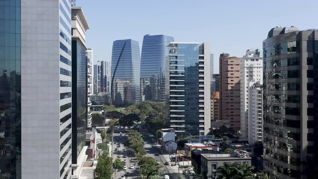 Vista a&eacute;rea de pr&eacute;dios no cora&ccedil;&atilde;o da Vila Ol&iacute;mpia, em S&atilde;o Paulo, na regi&atilde;o da Avenida Faria Lima com Rebou&ccedil;as.