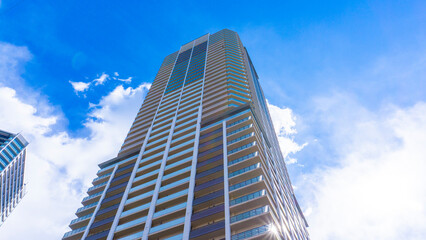 Fototapeta na wymiar Exterior of high-rise condominium and refreshing blue sky scenery_w_45