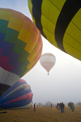 Obraz premium Globo despengando y globos en tierra