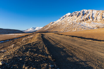 the road to the mountains